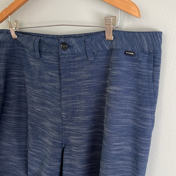 Travis Mathew Golf Shorts Size 40 Waist - Picture 3 of 7